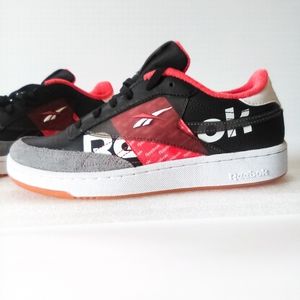 REEBOK CLASSICS SNEAKERS SIZE 7 CLUB C85